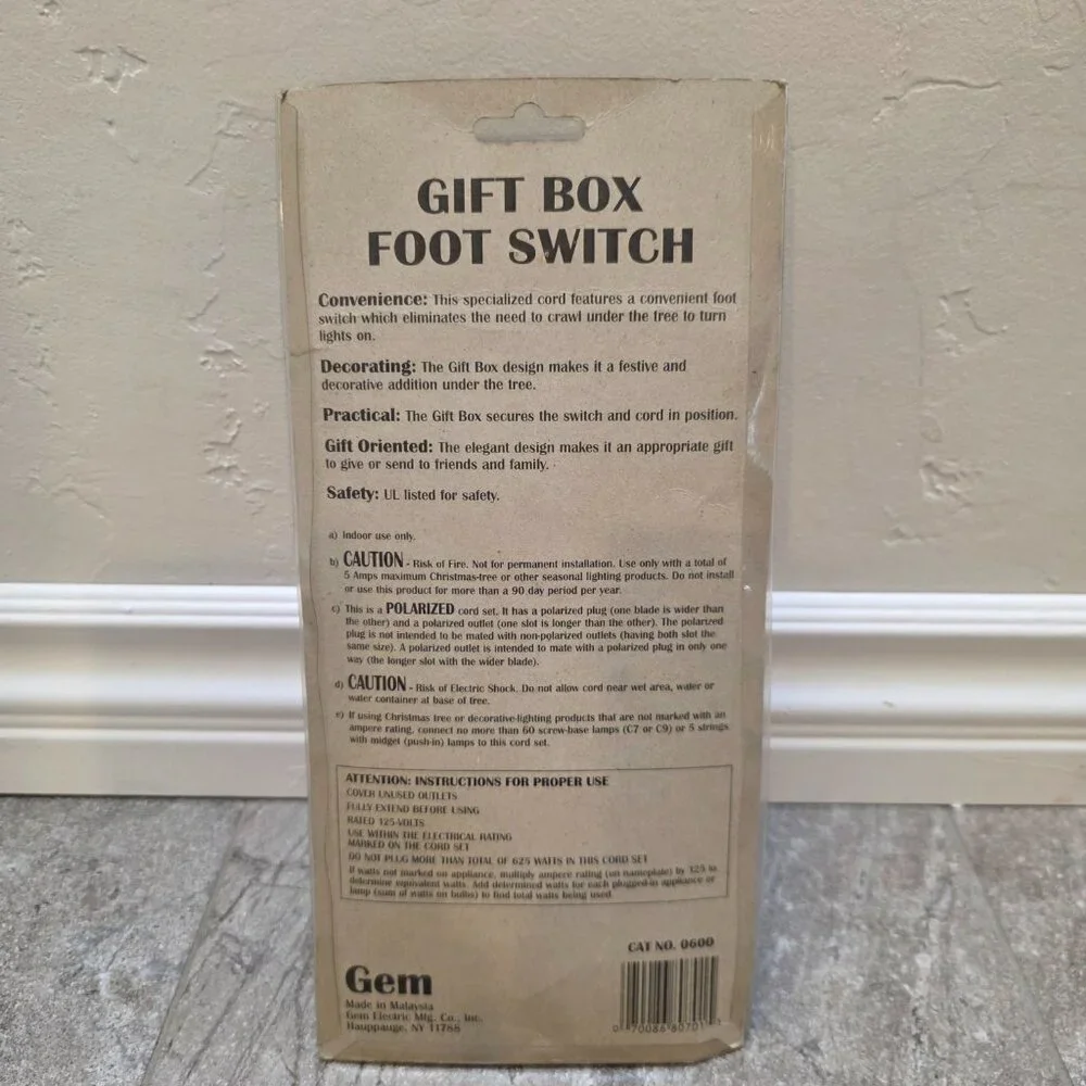 GEM GIFT BOX FOOT SWITCH 9 FOOT EXTENSION CORD vintage Christmas